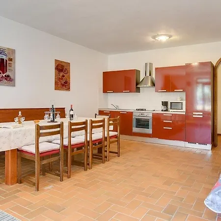Holiday home Amarilla *